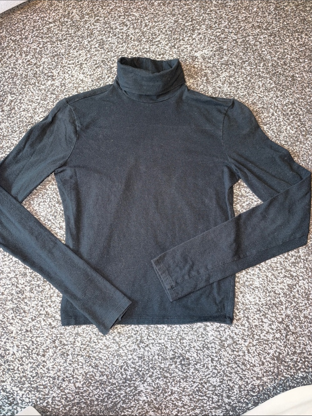 Hollister Cropped Black Turtleneck